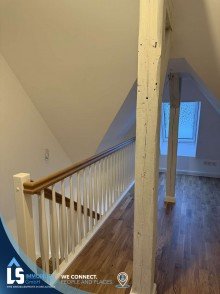 Treppe  vom DG Ins OG 5 Zimmer und 3 B�der - Gro�z�gige, lichtstarke Maisonettwohnung mit Balkon und Stellplatz in Stendal