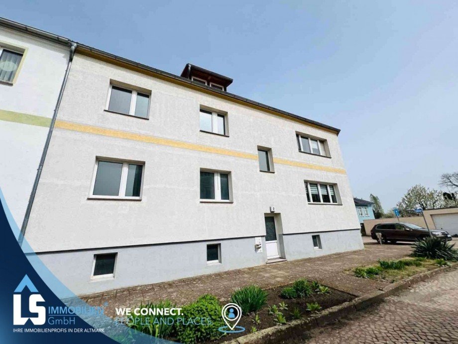 Stra�enansicht Mehrfamilienhaus Tangerh�tte