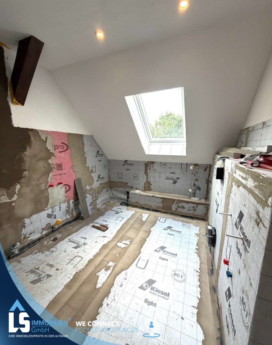 Bad im Sanierungsprozess Maisonettewohnung Stendal