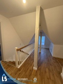 Treppe vom DG ins OG 5 Zimmer und 3 B�der - Gro�z�gige, lichtstarke Maisonettwohnung mit Balkon und Stellplatz in Stendal