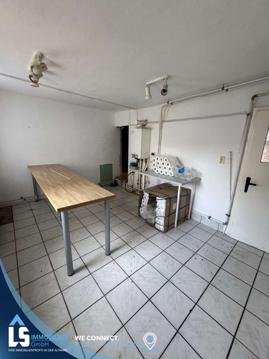 Gewerbeeinheit Mehrfamilienhaus Rog�tz