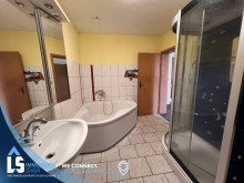 Badezimmer Platz f�r die ganze Familie. Einfamilienhaus mit gro�em Grundst�ck