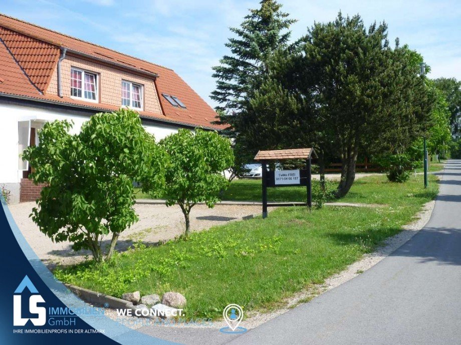 Stra�enseite-2-1 Mehrfamilienhaus Bastorf