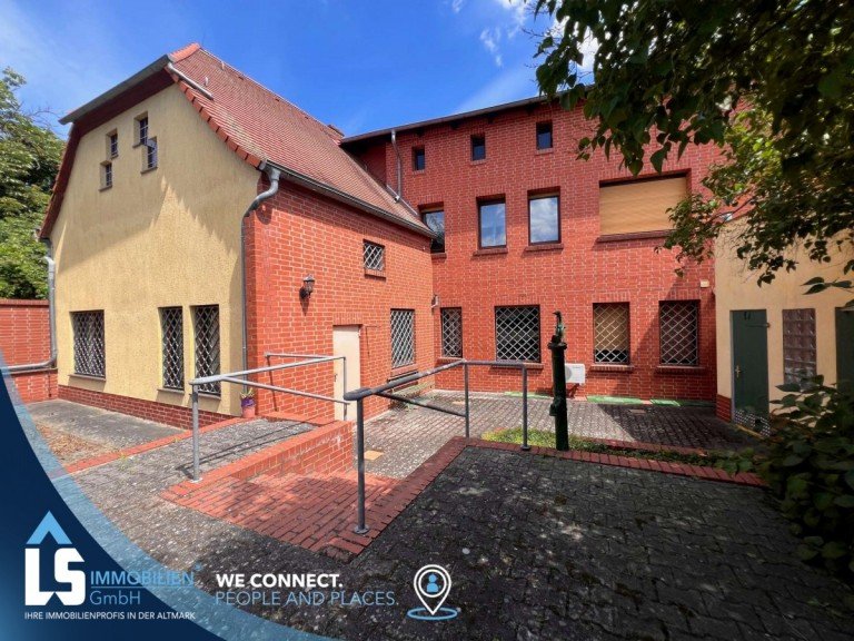 Hausansicht Hof Jerichow Mehrfamilienhaus Wohnen und Arbeiten unter einem Dach