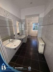 12 Doppelhaush�lfte mit gro�em Grundst�ck