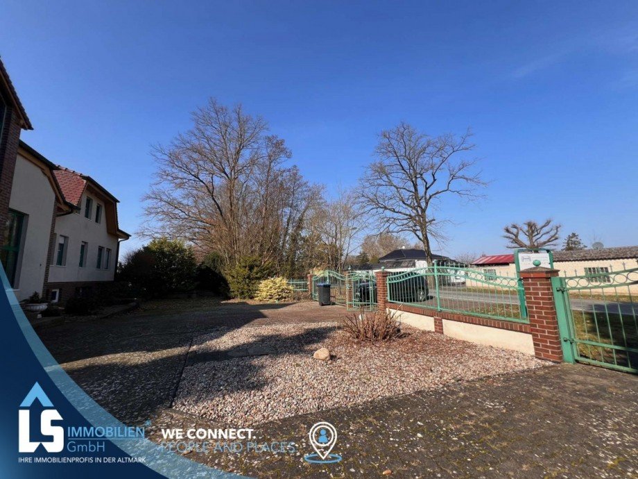 Auffahrt Wohn- / Gesch�ftshaus Wusterhausen/Dosse