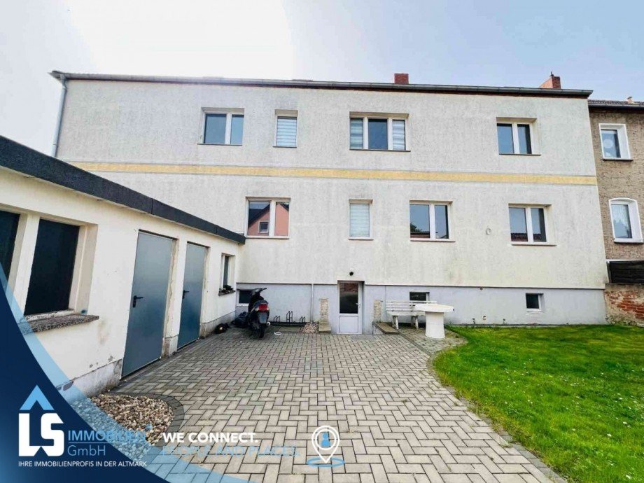 Hofansicht Mehrfamilienhaus Tangerh�tte
