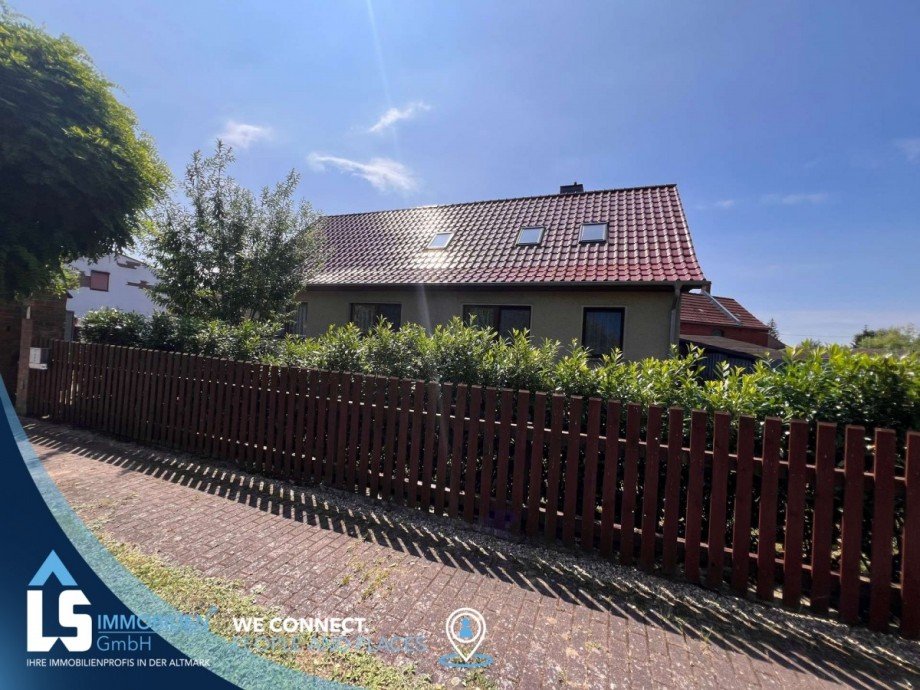 Hausansicht Stra�e Einfamilienhaus Wei�ewarte