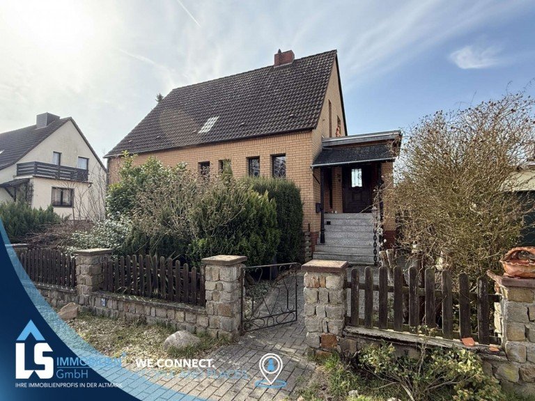 Au�enansicht Stendal Einfamilienhaus Ruhig gelegenes Einfamilienhaus mit Terrasse, Balkon und Sauna in Stendal-R�xe